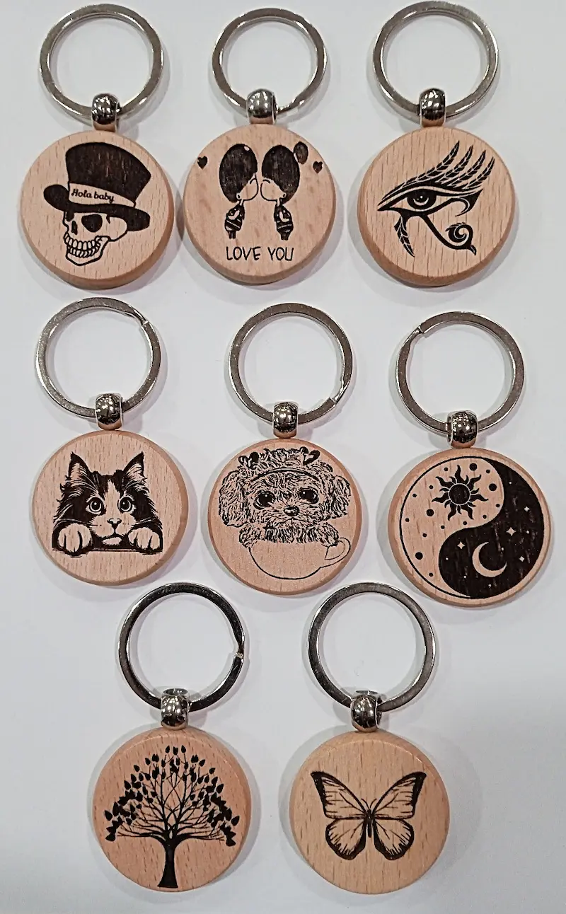 Llaveros personalizados en madera