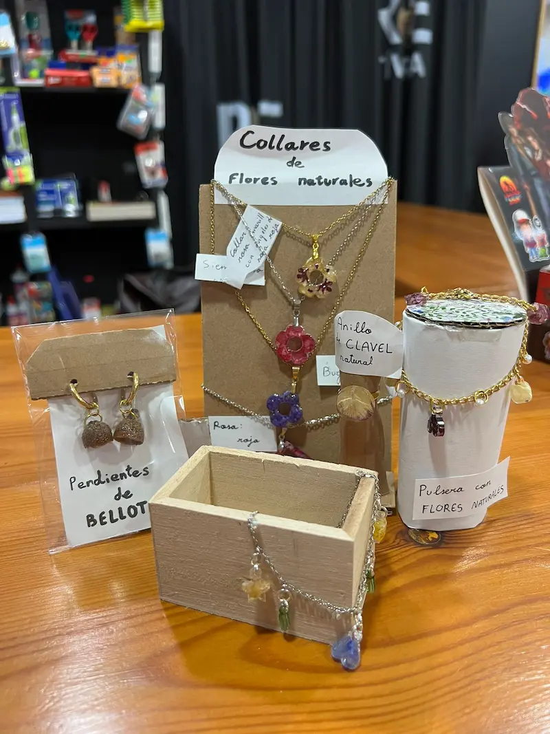 Artesanía y pulseras